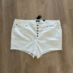 NWT Torrid white shorts